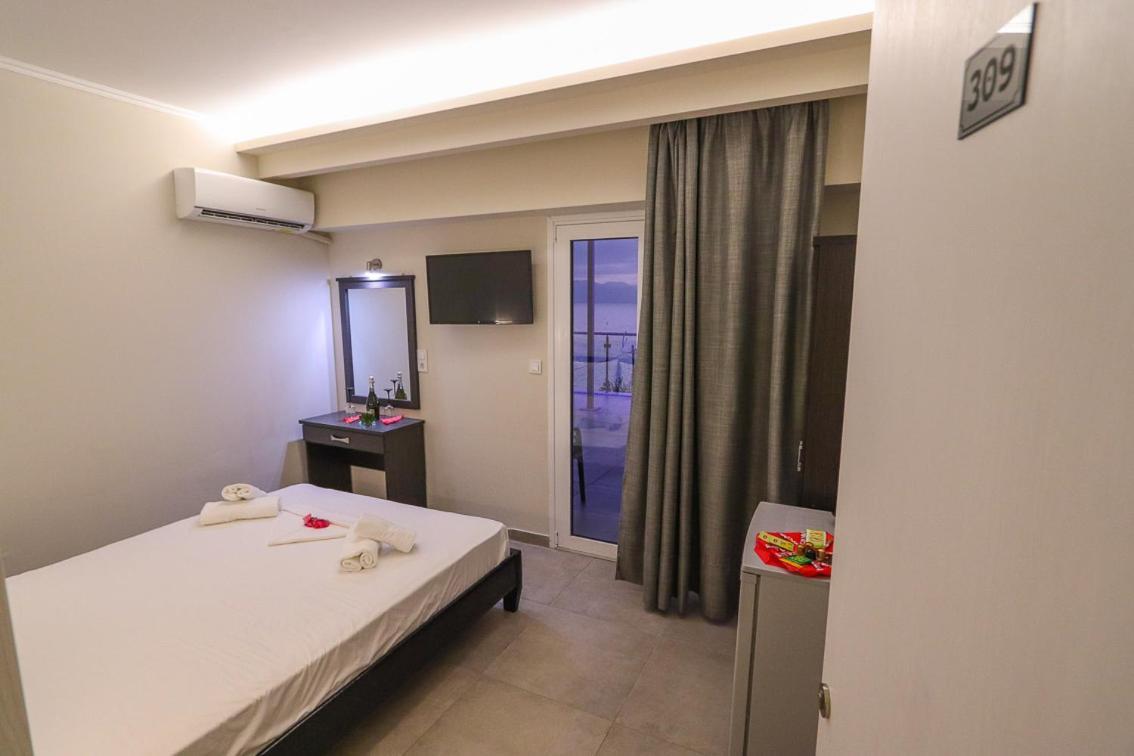 Hotel Banbus Loutra Edipsou  Esterno foto